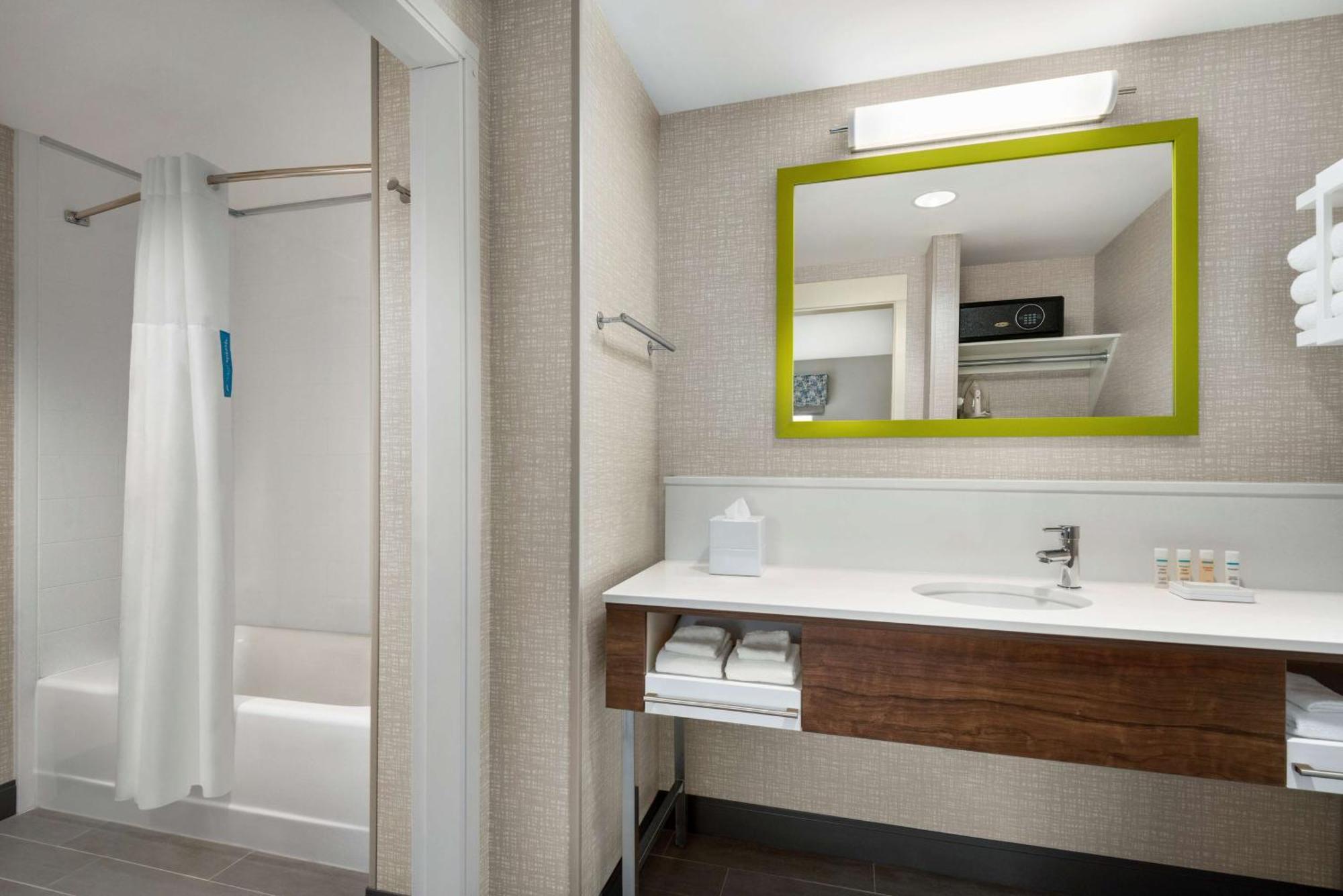 Hampton & Kelowna, British Columbia, Canada