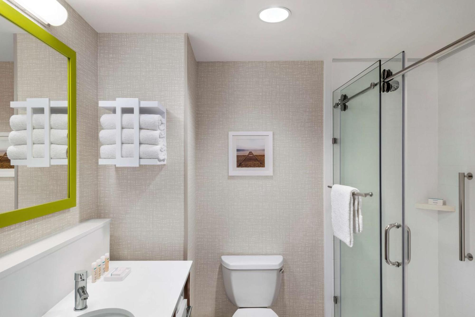 Hampton & Kelowna, British Columbia, Canada 3*